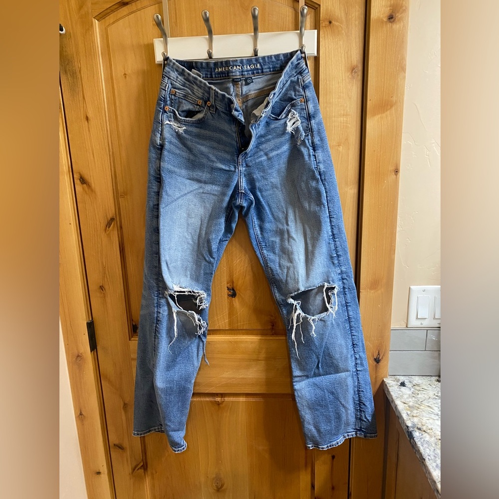 American Eagle 8 long Distressed Baggy Jean